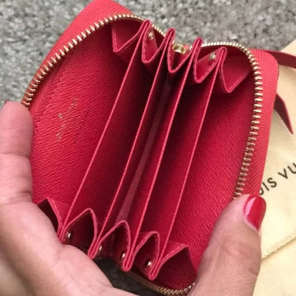Louis Vuitton Brown and Coral Zippy Multicartes LV - Picture 4 of 7